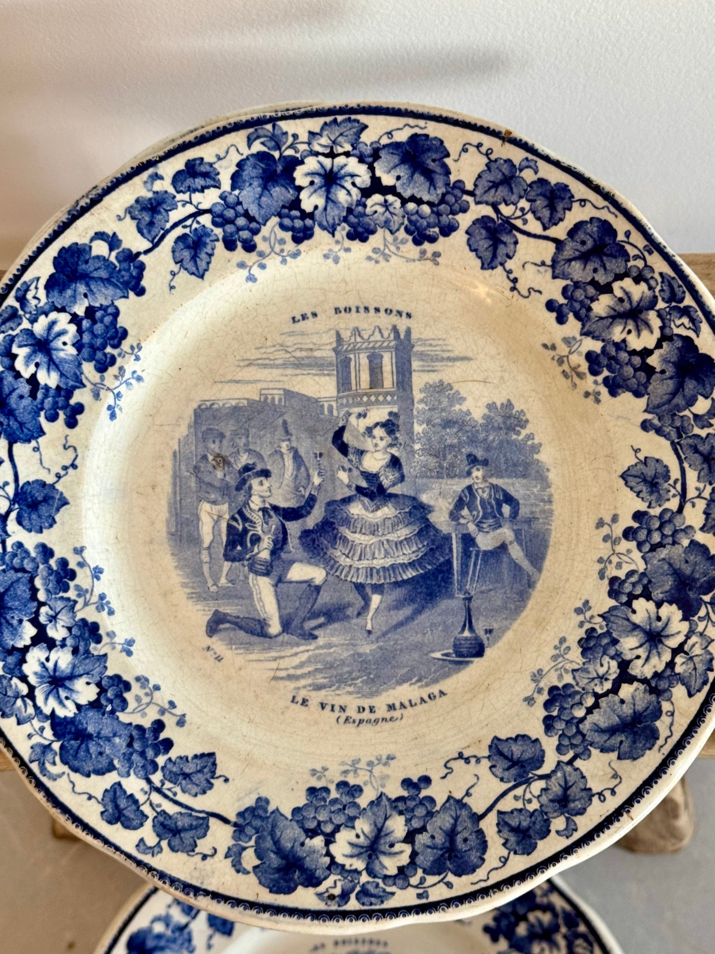 6 assiettes « parlantes » Creil Montereau. Série : Les boissons.