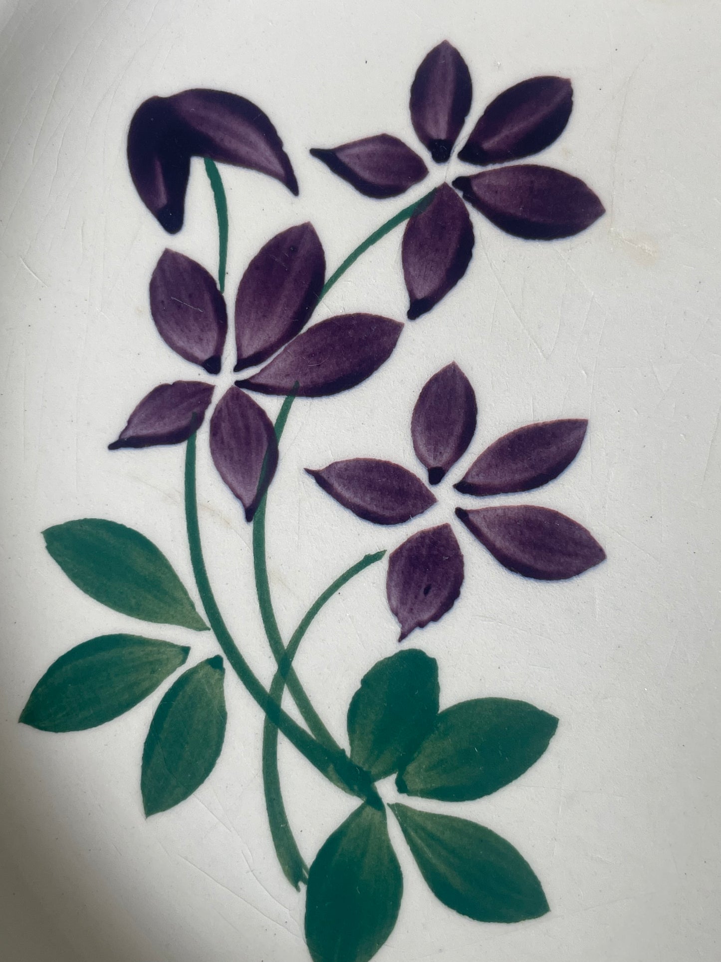 8 assiettes terre de fer "La violette"