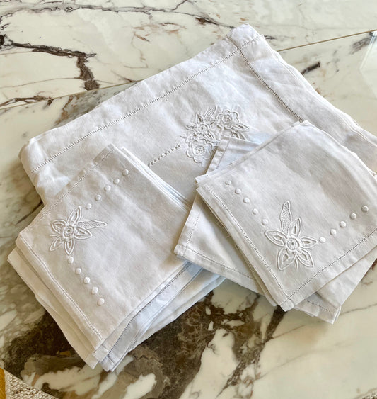 Very large hand-embroidered linen tablecloth with 16 napkins