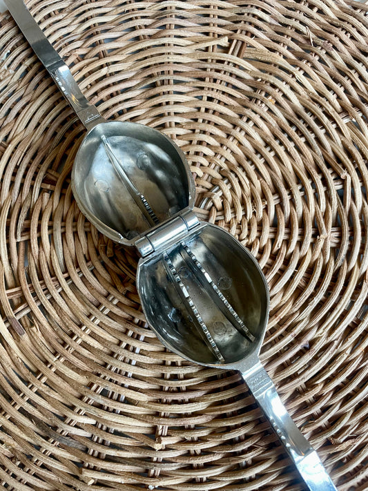 Casse noix des années 70.