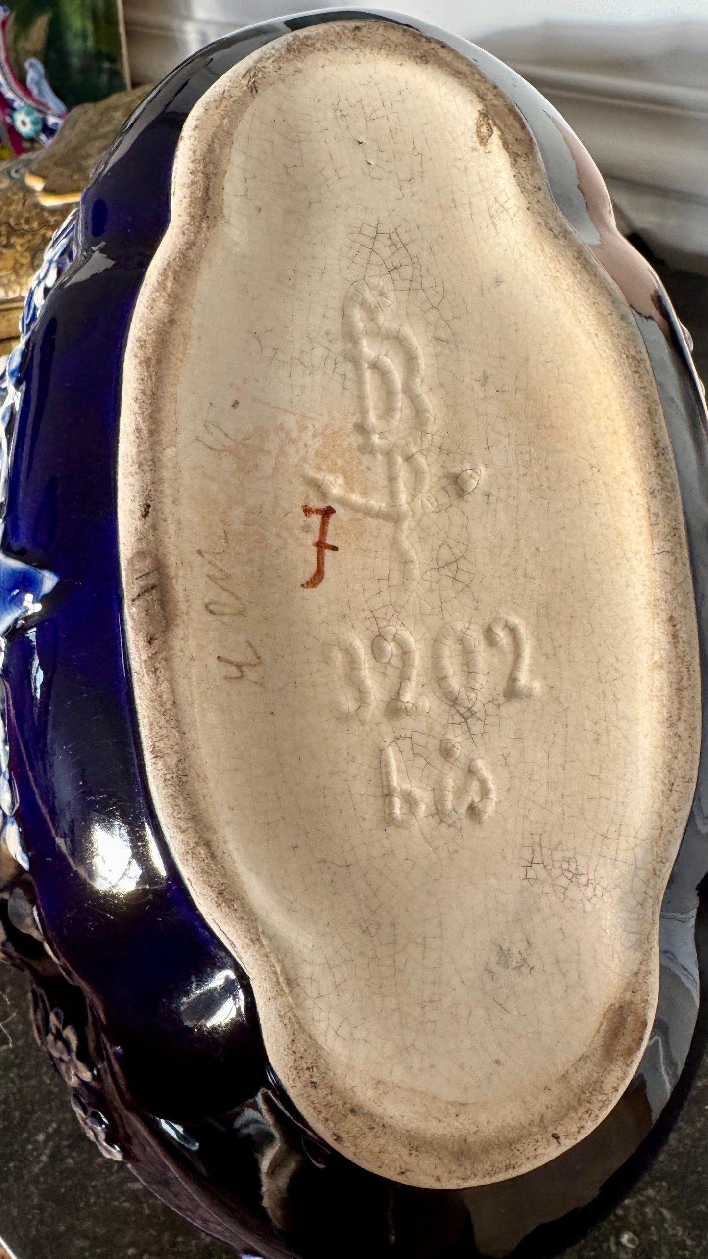 Jardinière en barbotine Gustave de Bruyn