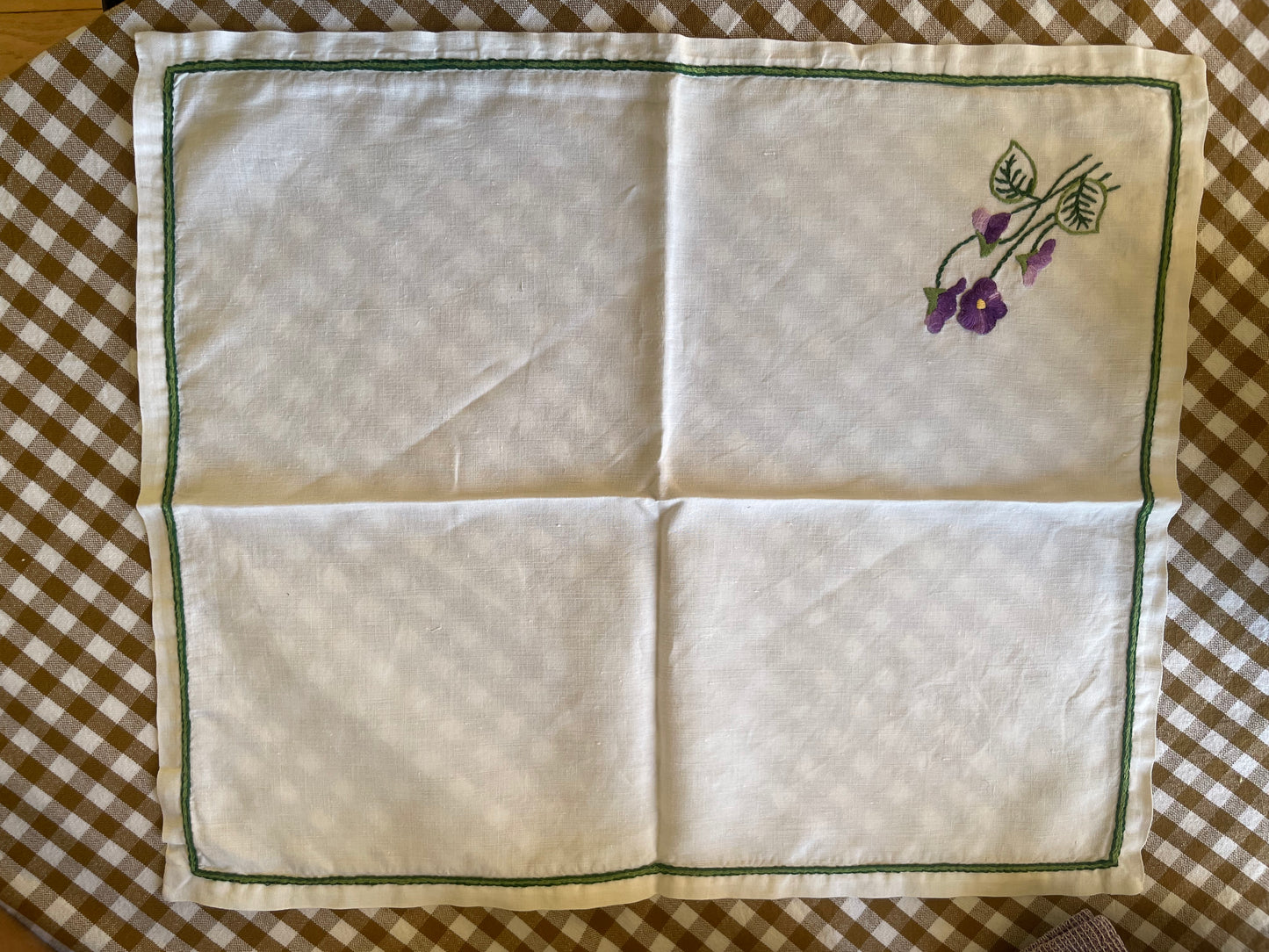 8 serviettes brodées en lin motif fleurs de violette