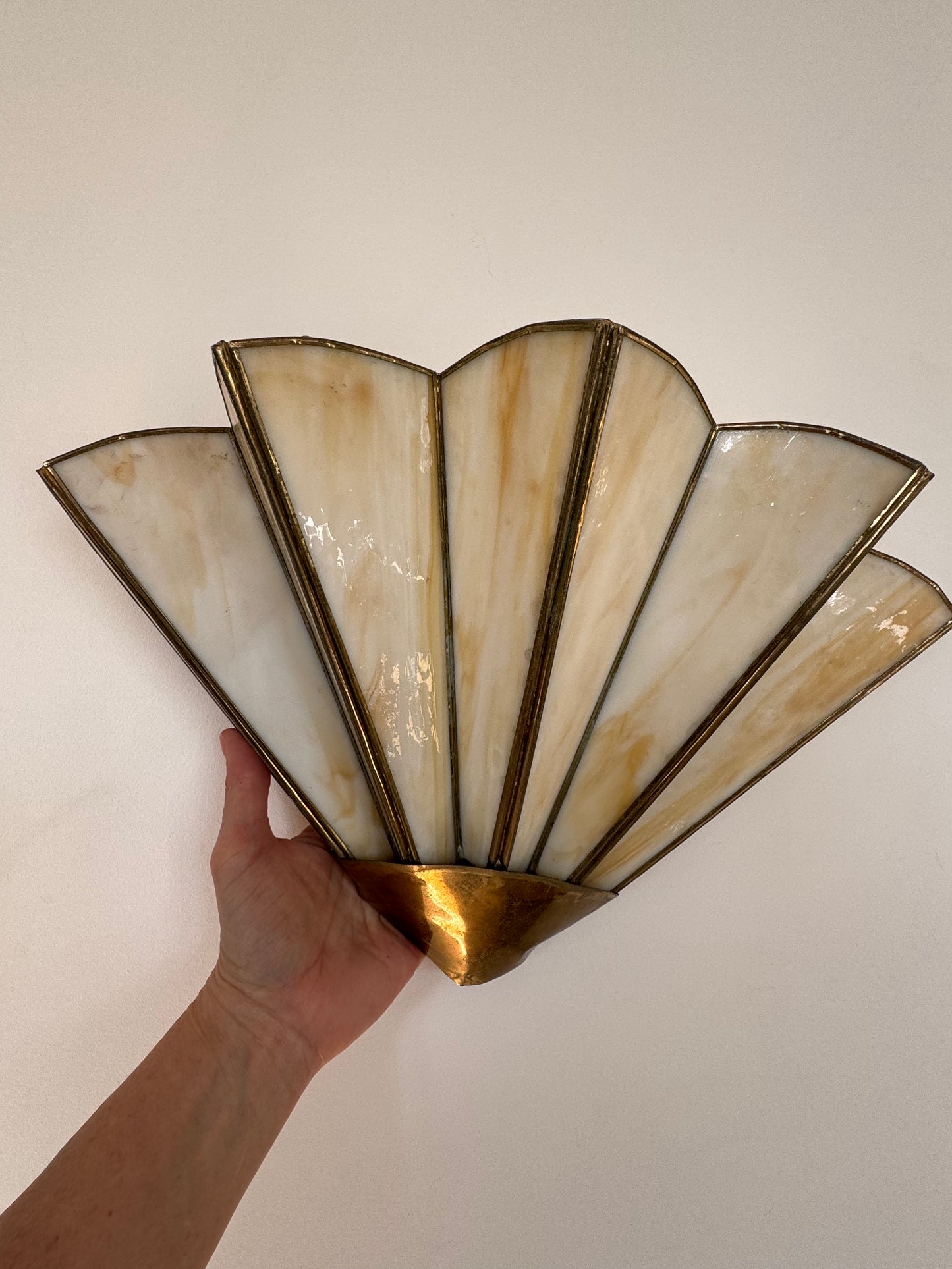 Paire d'appliques murales Art déco en laiton et verre marbré