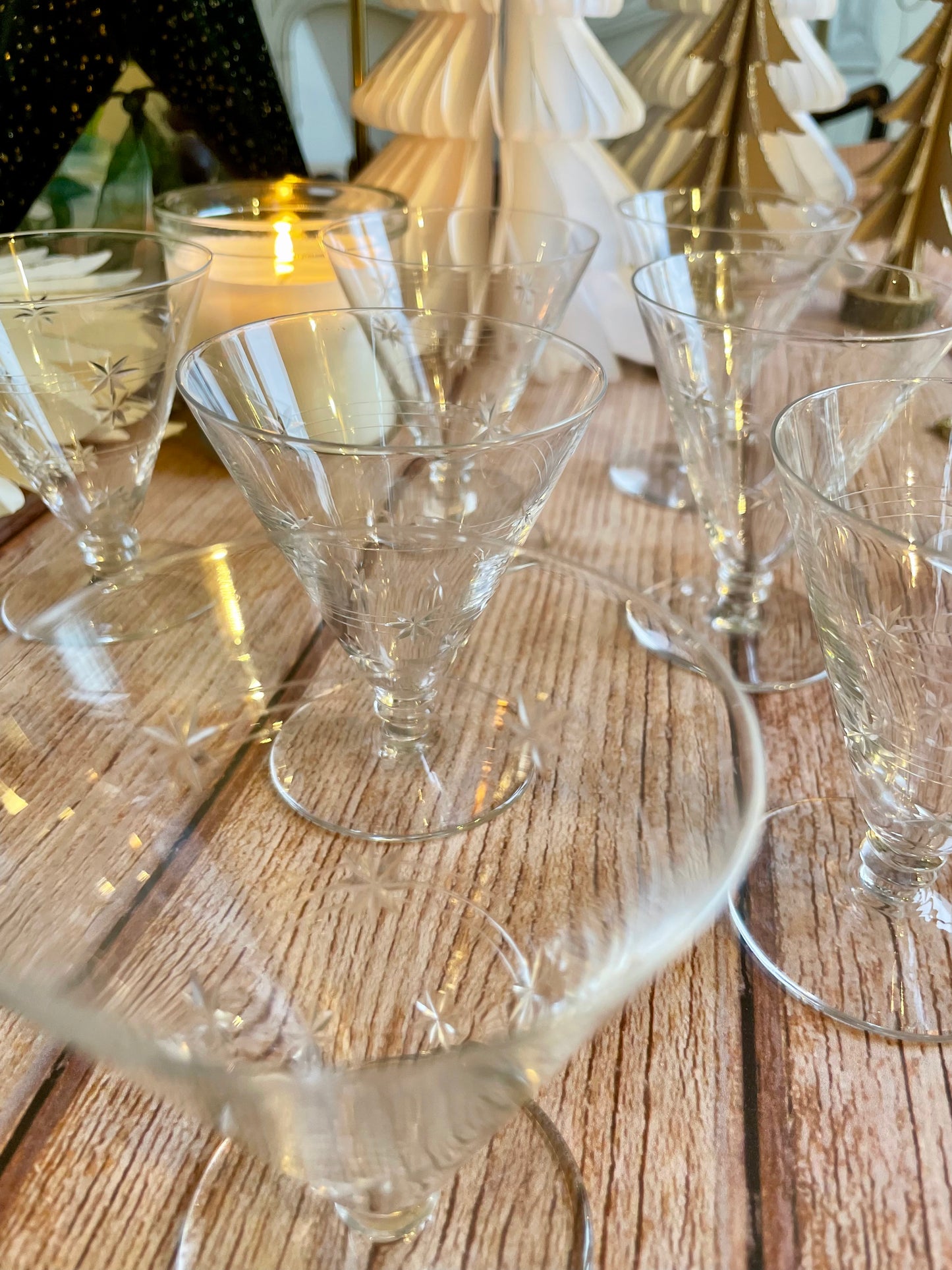 ✨ 10 verres à pied coniques Art nouveau motif étoilé.