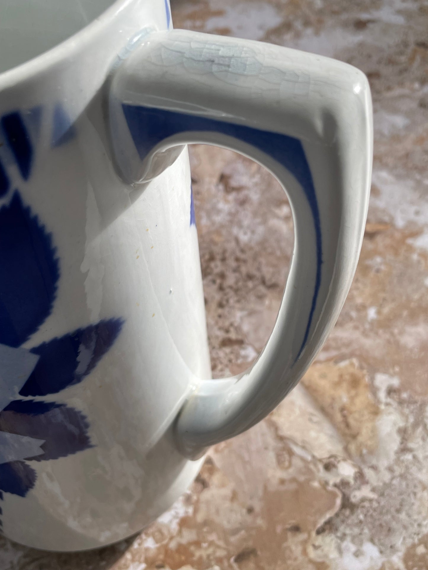 Broc/vase en céramique de Saint Amand
