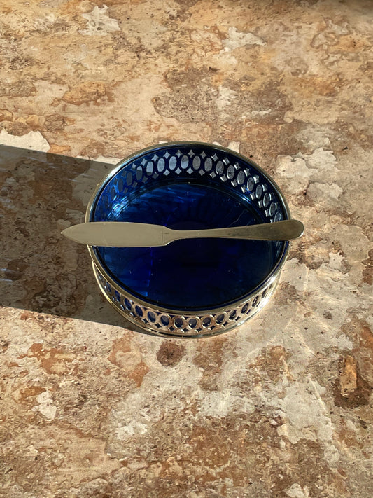 Beurrier avec son couteau en métal argenté