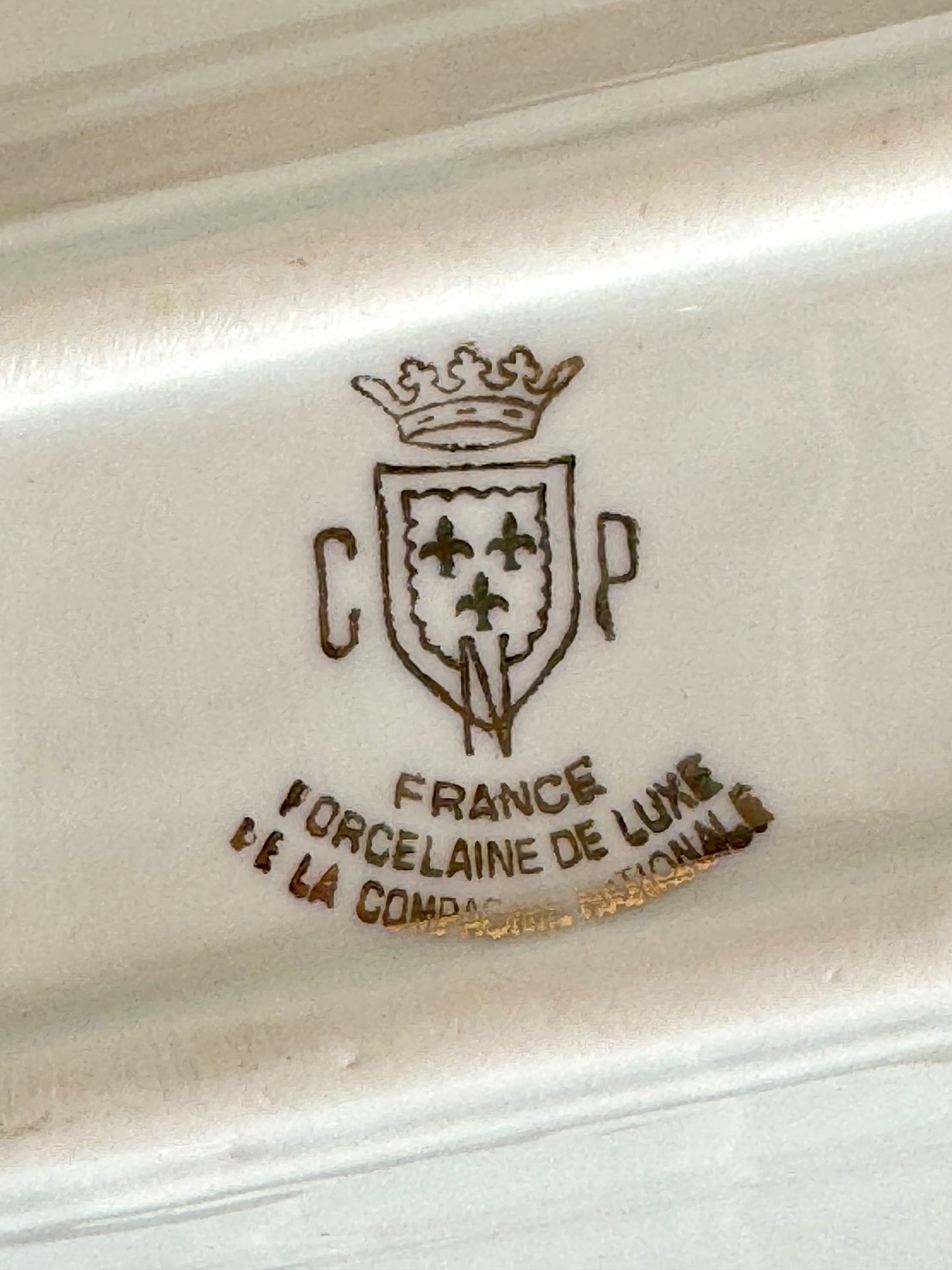 Service à asperges ou artichauts en porcelaine.