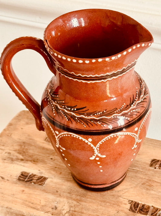 Petite carafe artisanale en terre cuite