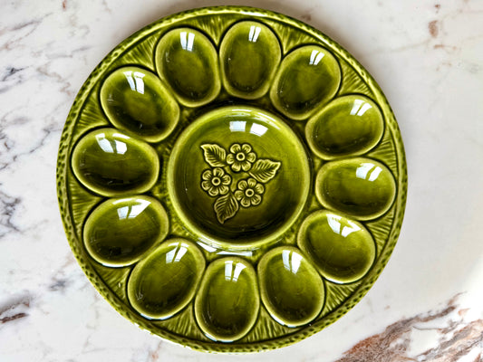 Plat de présentation pour oeufs mimosa