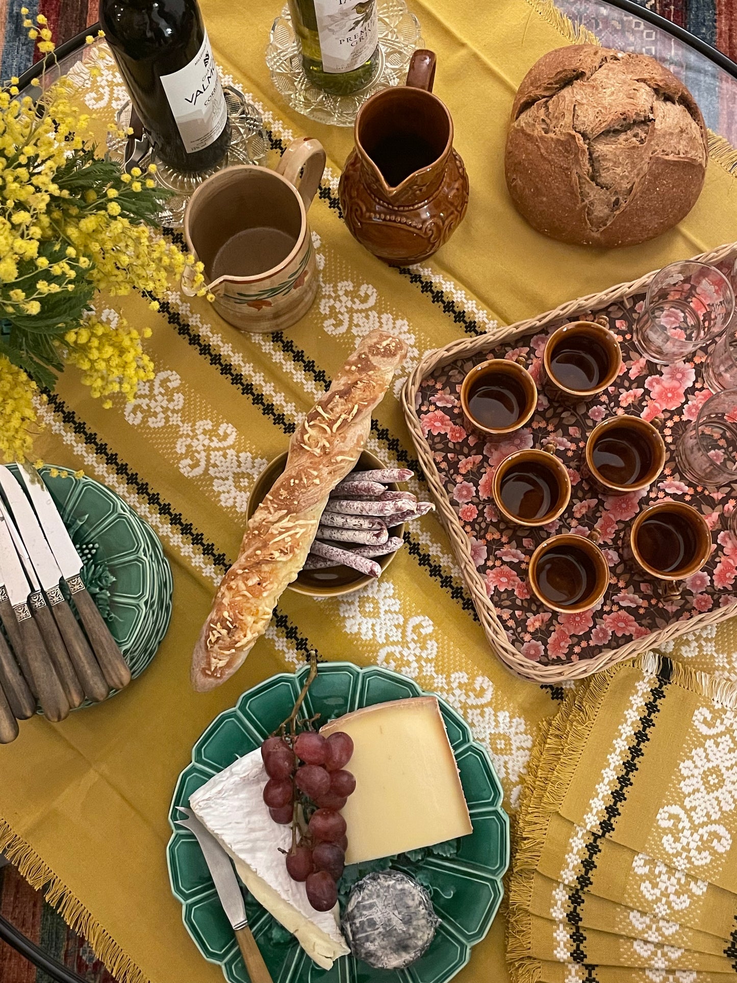 Genuine Basque linen tea tablecloth and its 6 napkins