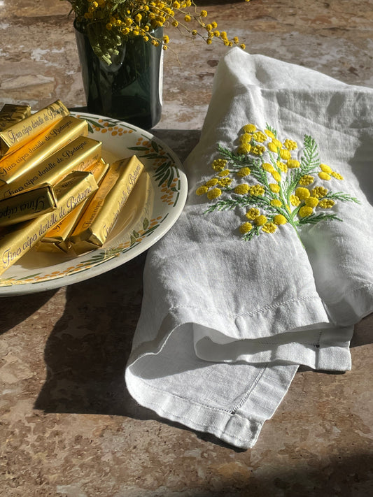 Essuie-mains en lin brodé.