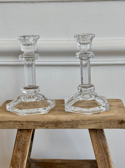 Paire de bougeoirs en verre transparent