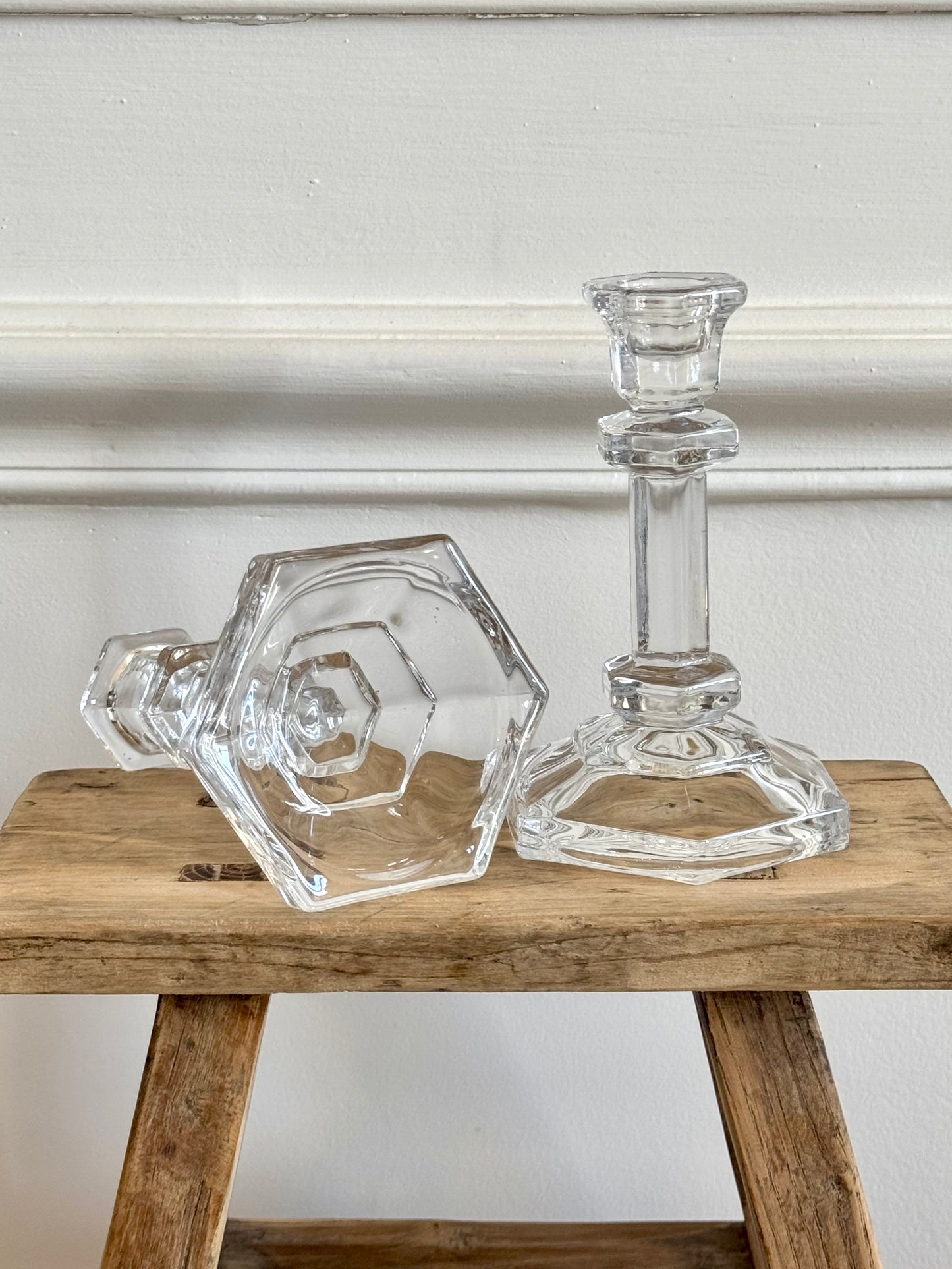 Paire de bougeoirs en verre transparent