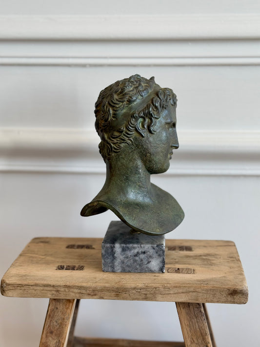 Petit buste d'éphèbe en régule