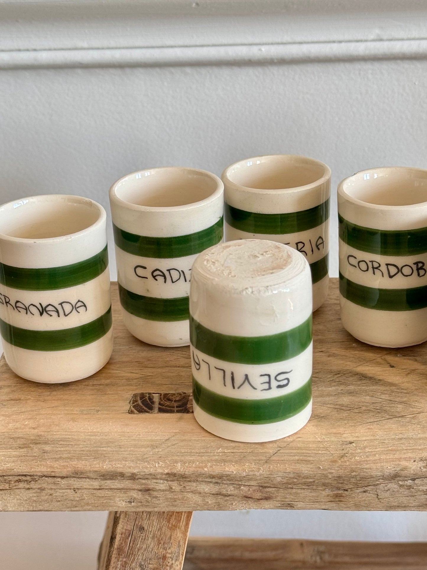 8 petites tasses à expresso en céramique