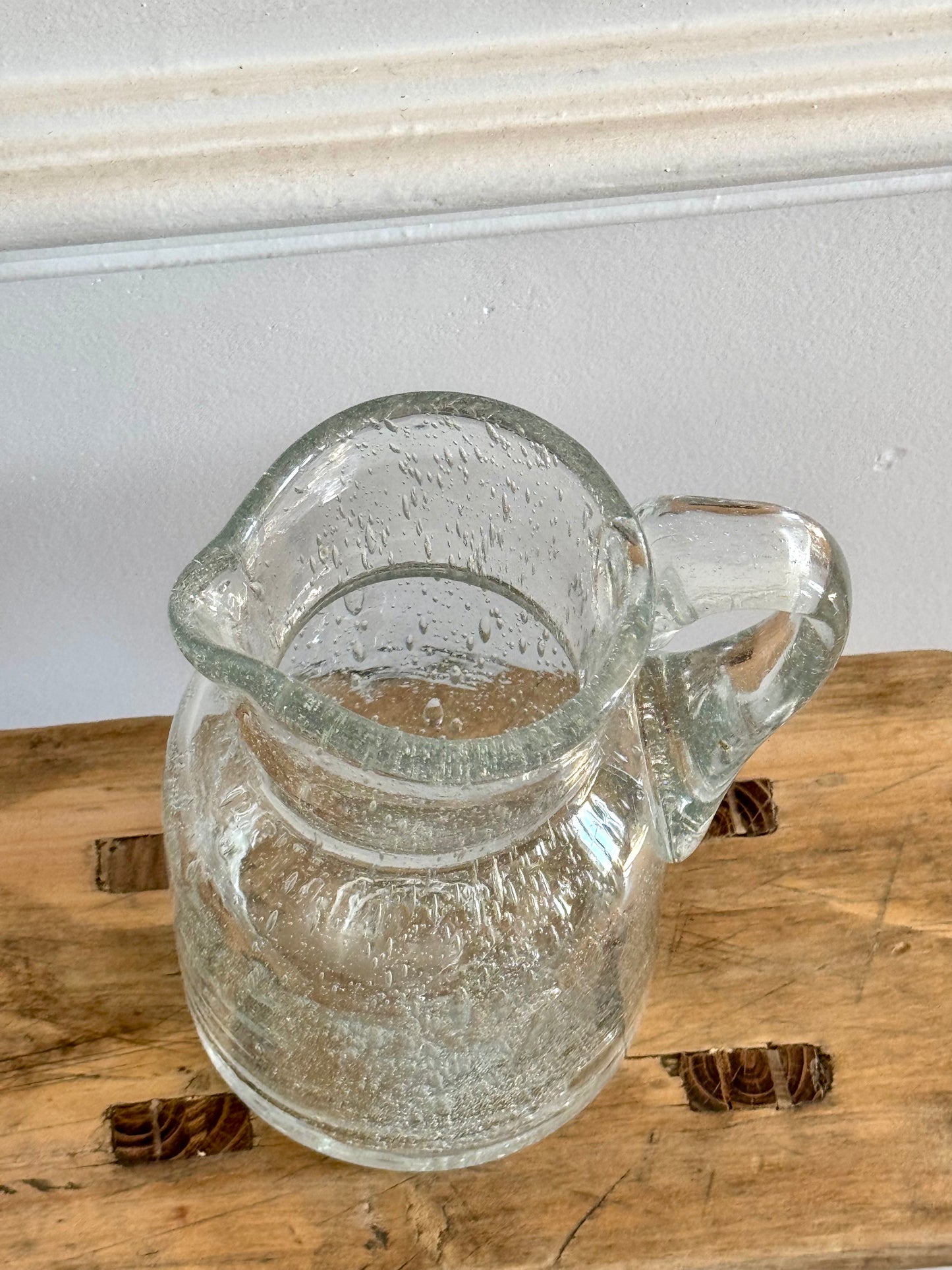 Petite carafe en verre bullé