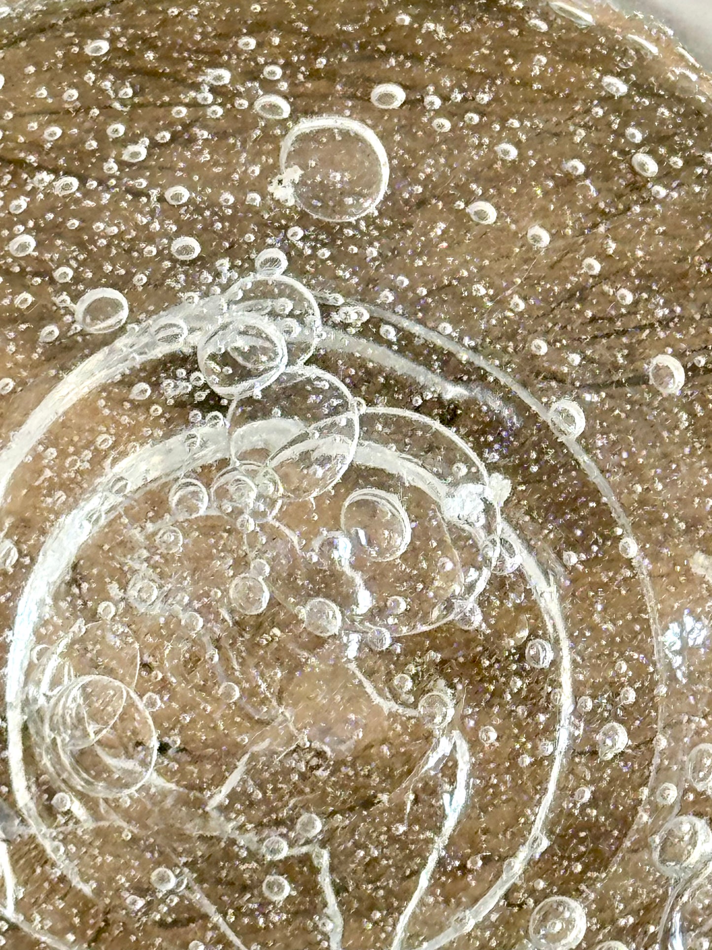 Petite carafe en verre bullé