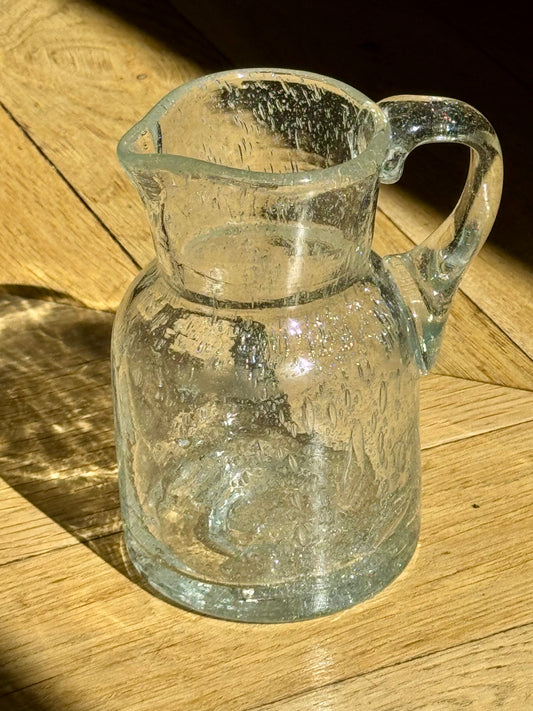 Petite carafe en verre bullé