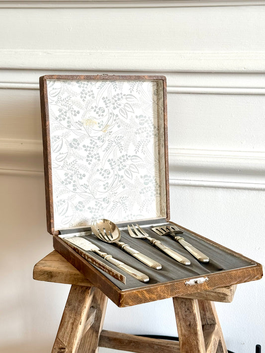 Coffret de couverts à mignardises en métal argenté Artdeco