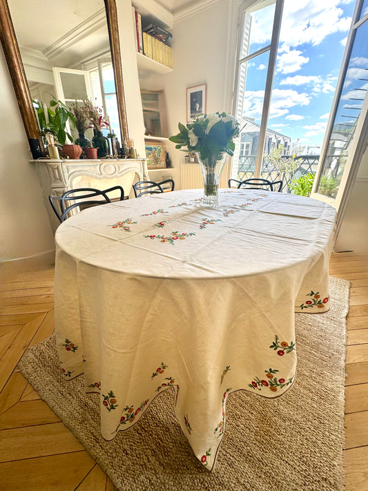 Grande nappe rectangulaire ancienne brodée à la main