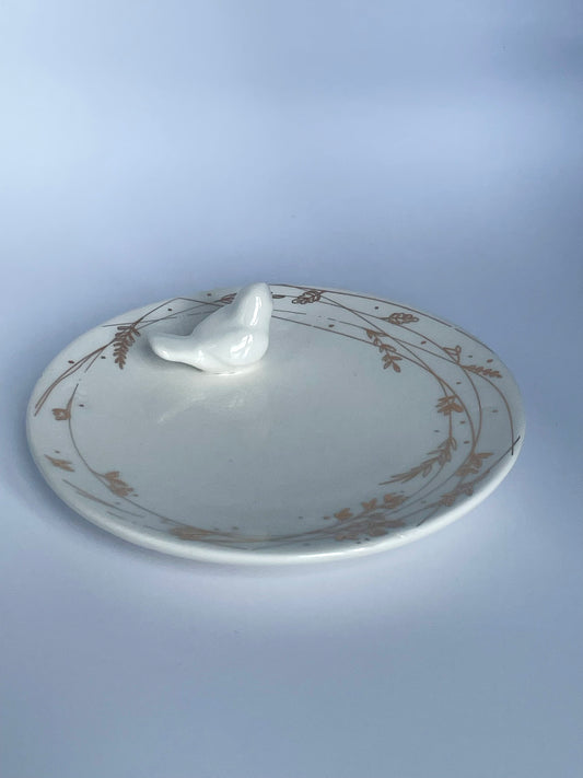 Coupelle en céramique avec un petit oiseau