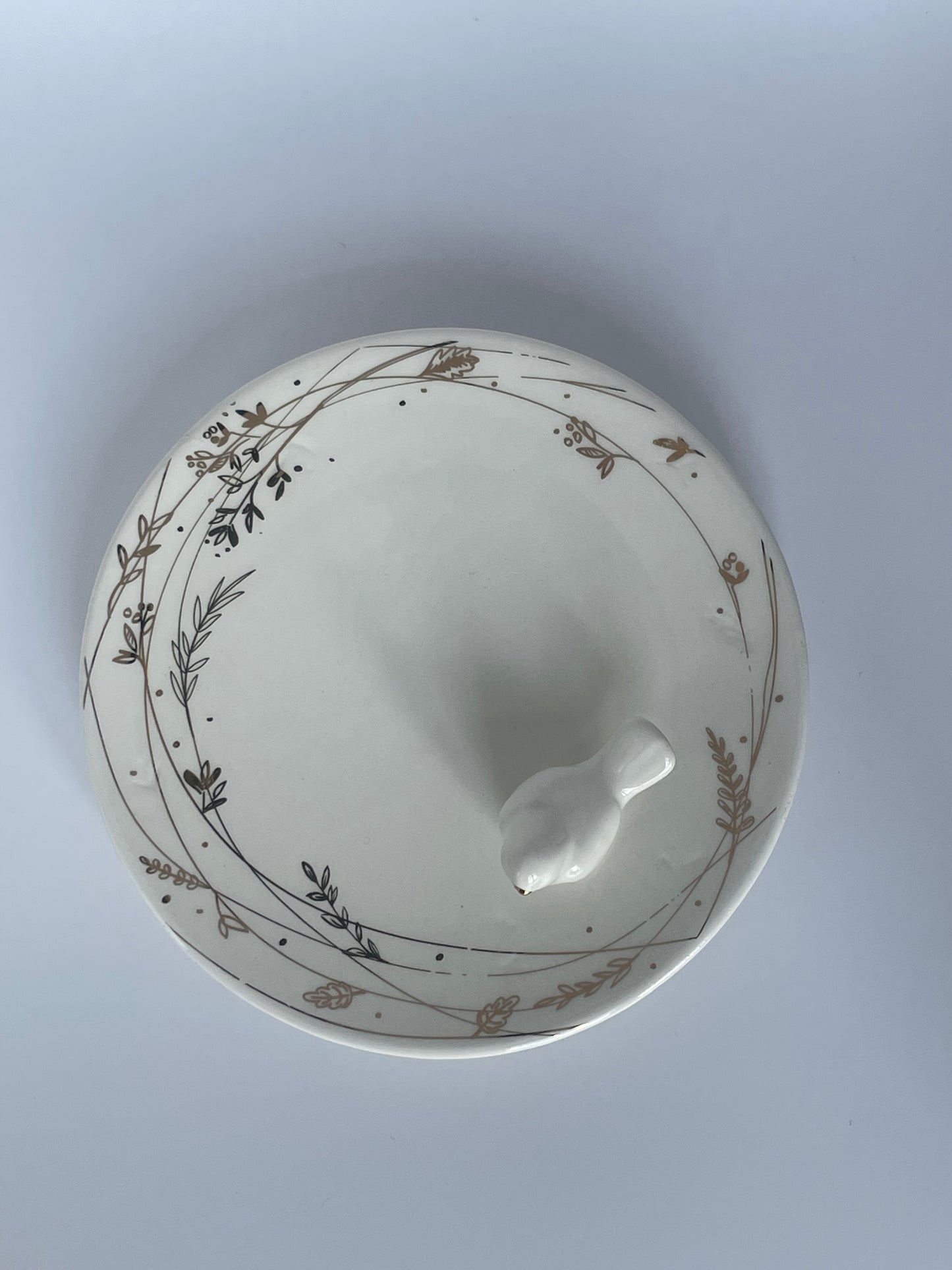 Coupelle en céramique avec un petit oiseau