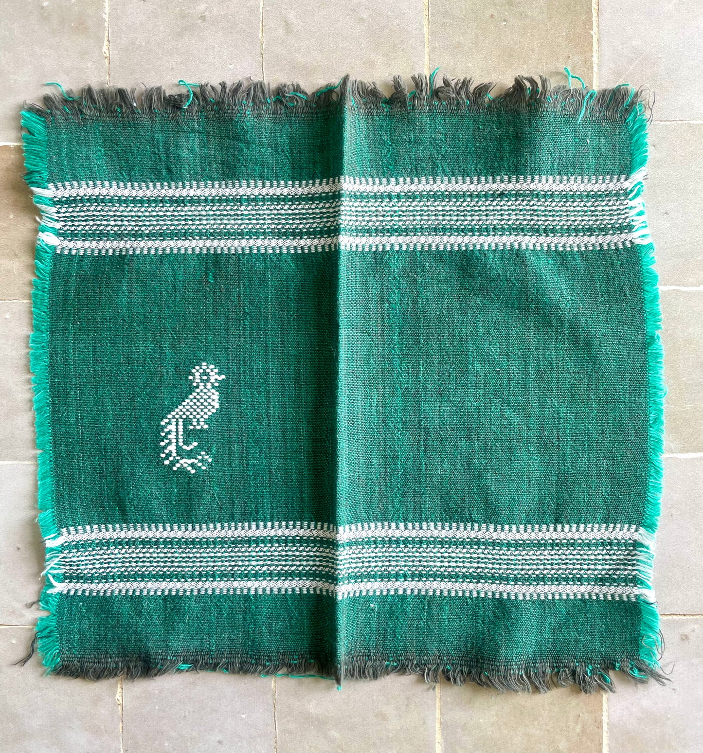 6 serviettes de table vertes brodées oiseau stylisé
