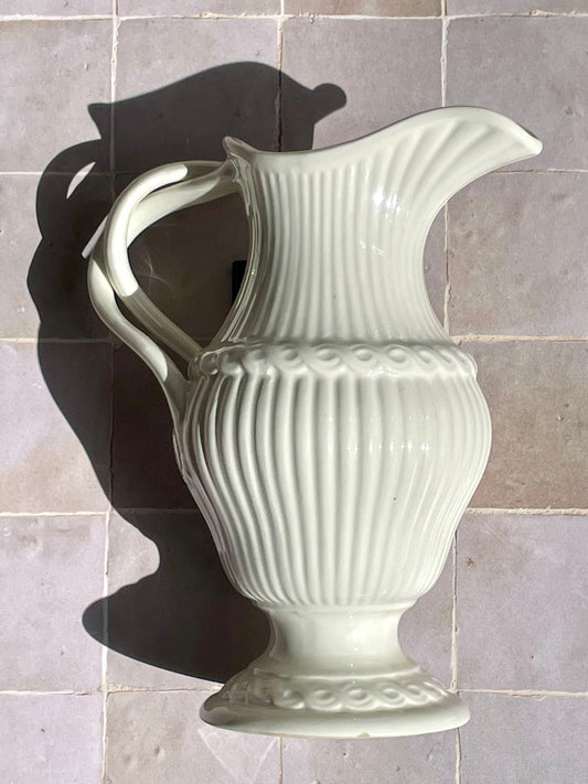 Carafe en Gien blanc crème