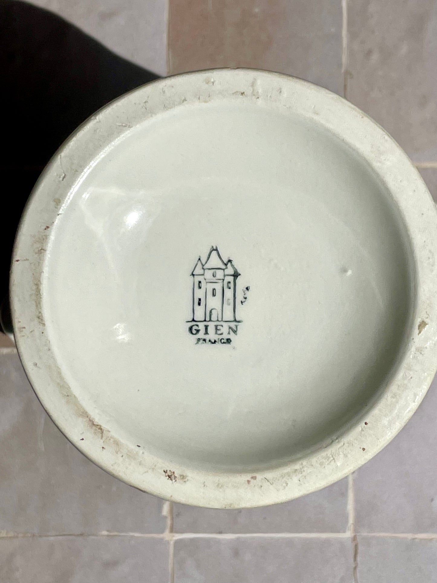 Carafe en Gien blanc crème