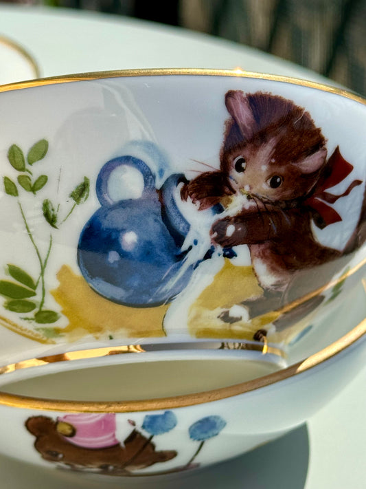 Lot de trois bols en porcelaine