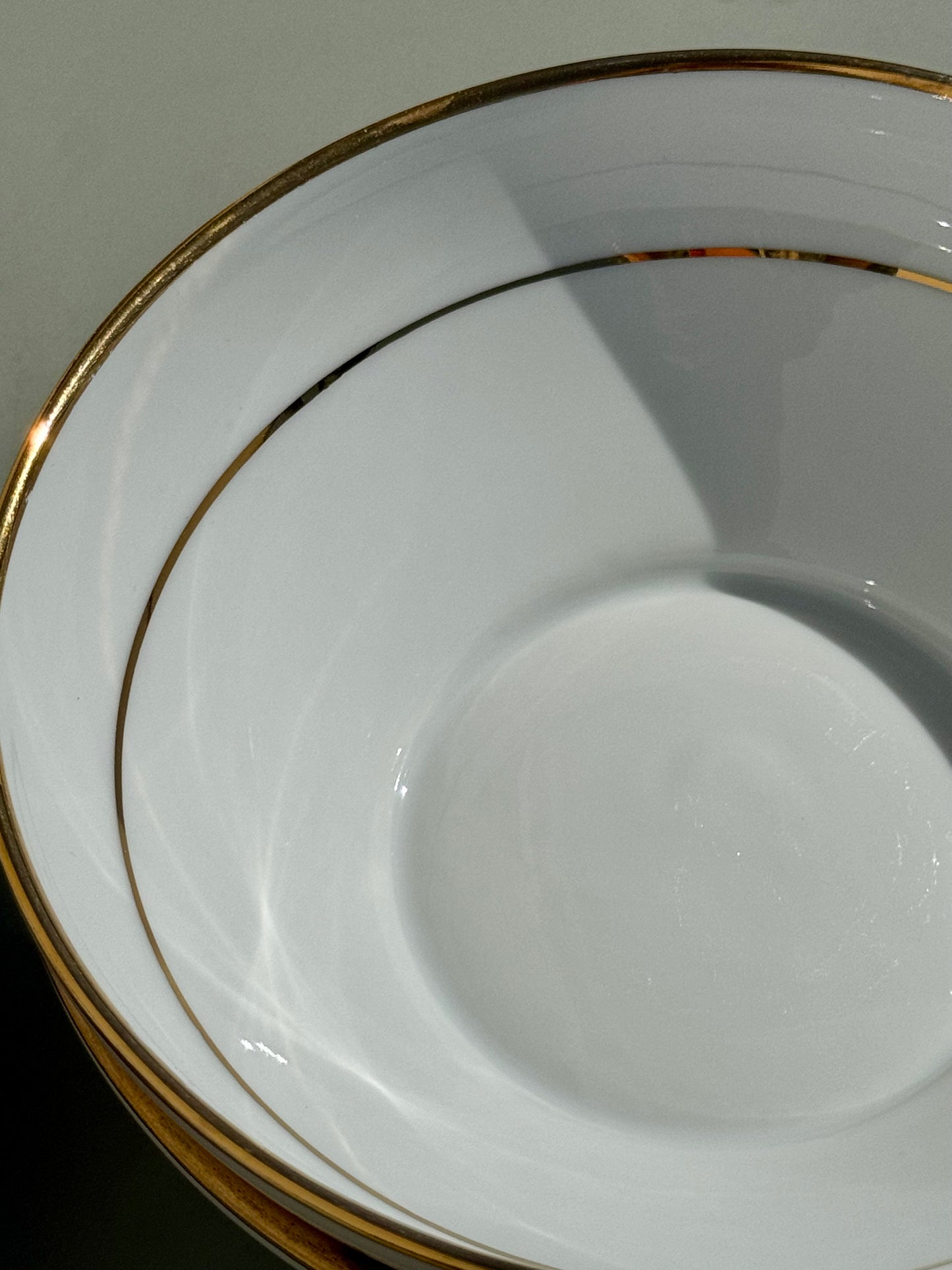 Lot de trois bols en porcelaine