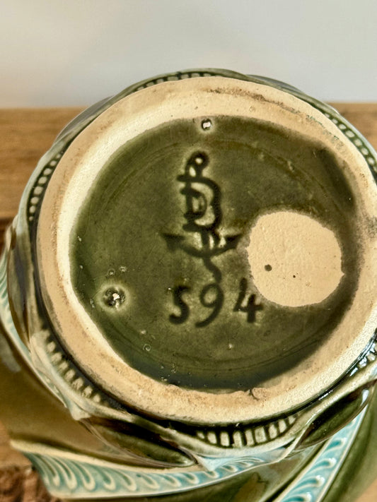 Petit vase en barbotine De Bruyn