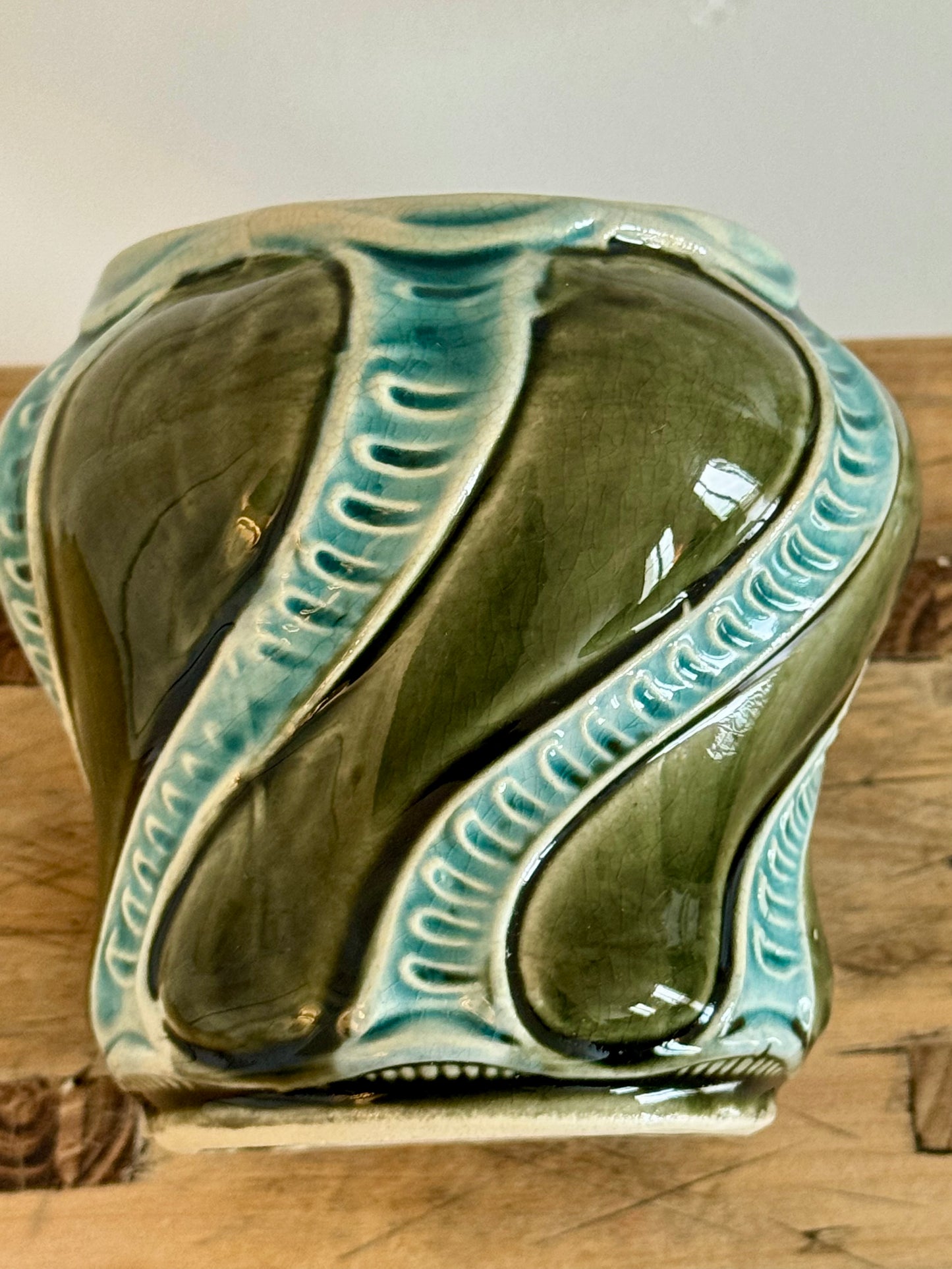 Petit vase en barbotine De Bruyn