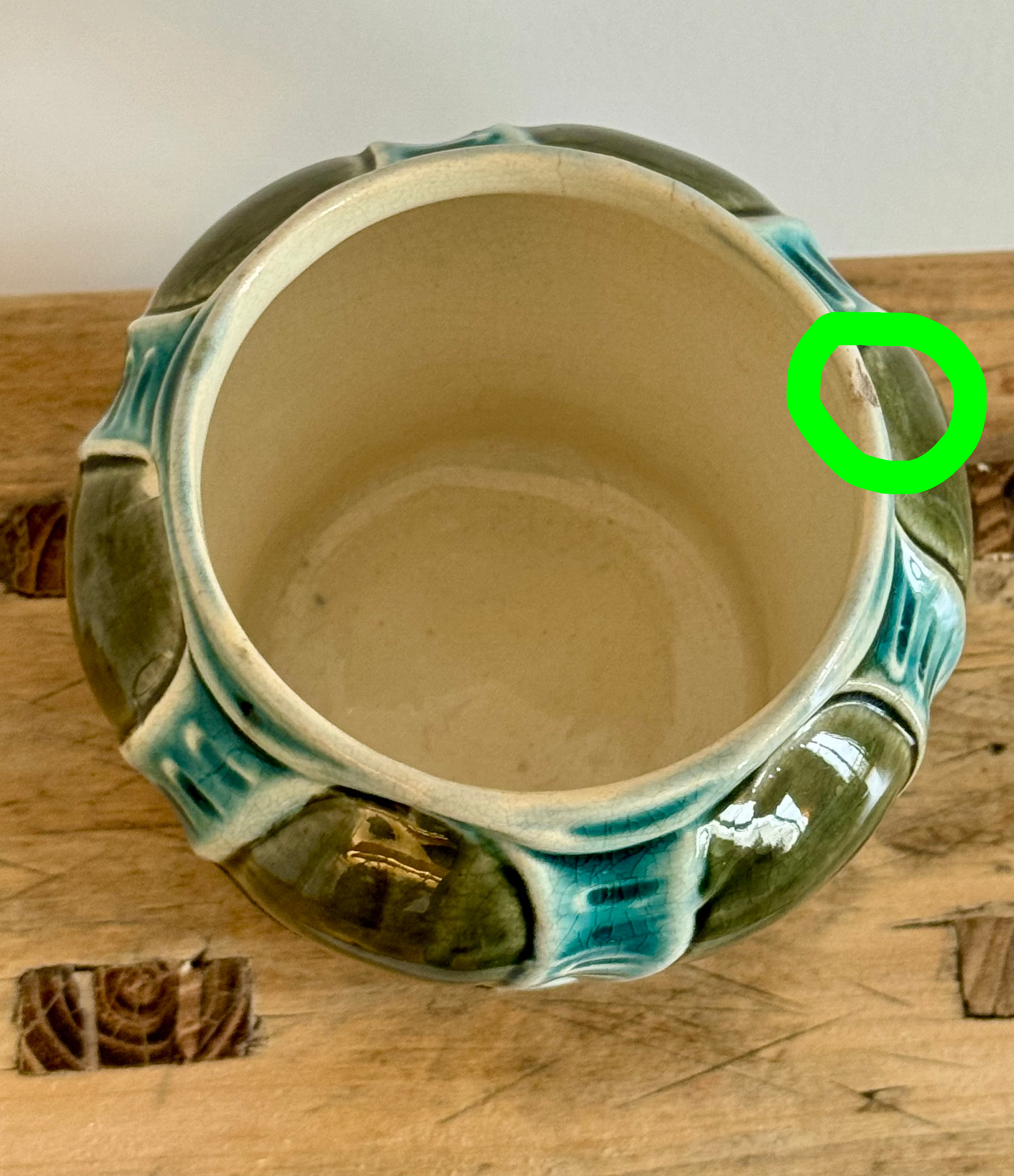 Petit vase en barbotine De Bruyn