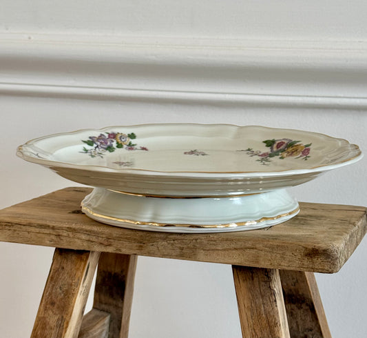 Plat sur piédouche en porcelaine Bernardaud
