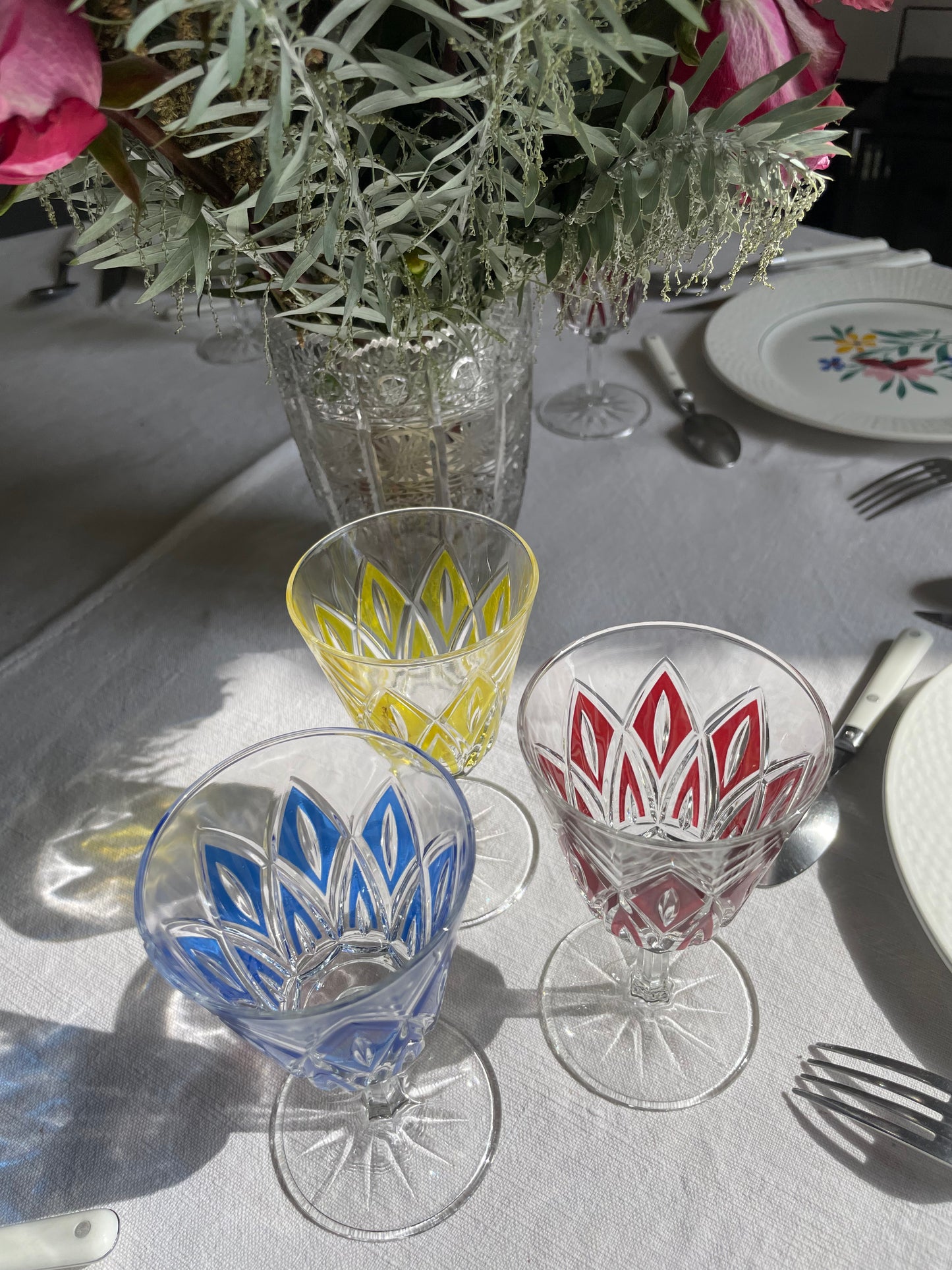 6 Harlequin stemmed glasses