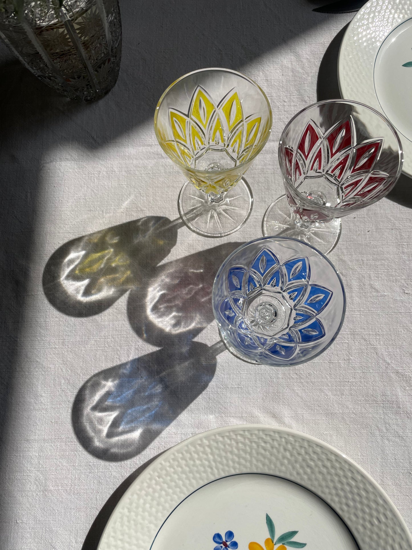 6 Harlequin stemmed glasses