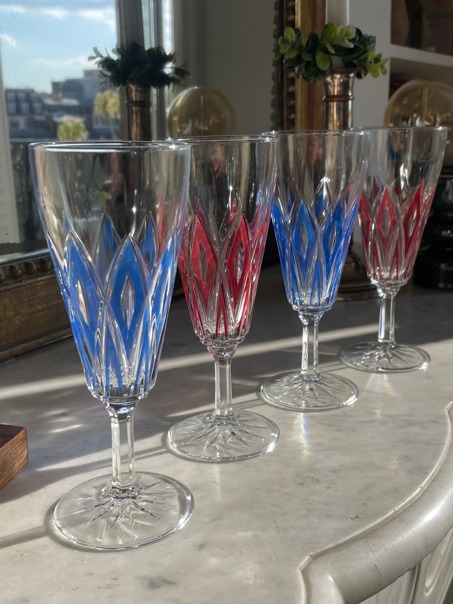 4 Arlequin champagne flutes