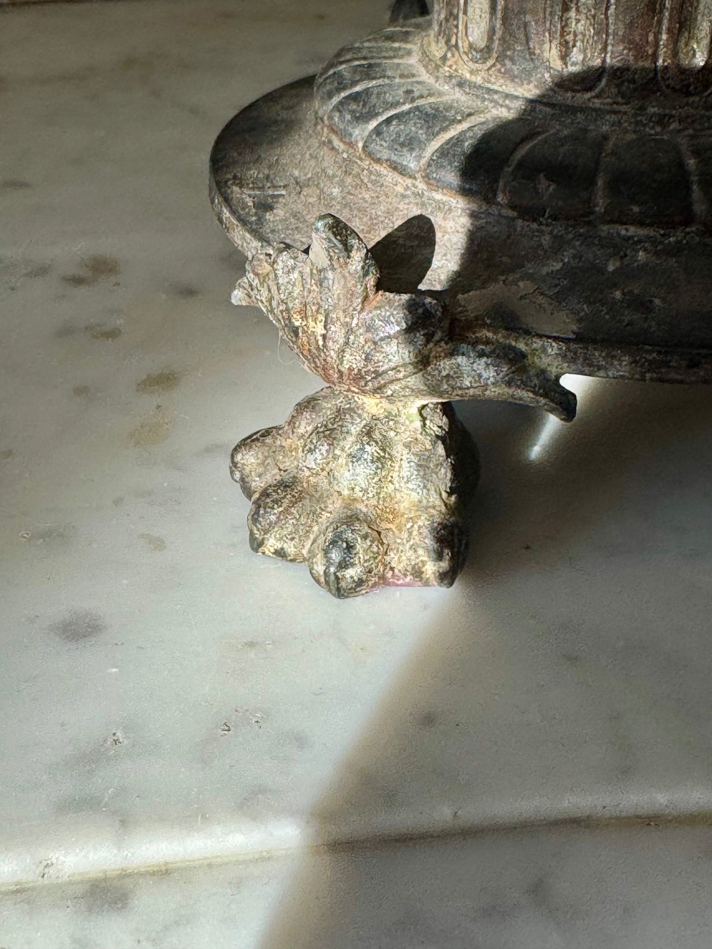 Paire ancienne de candélabres en laiton