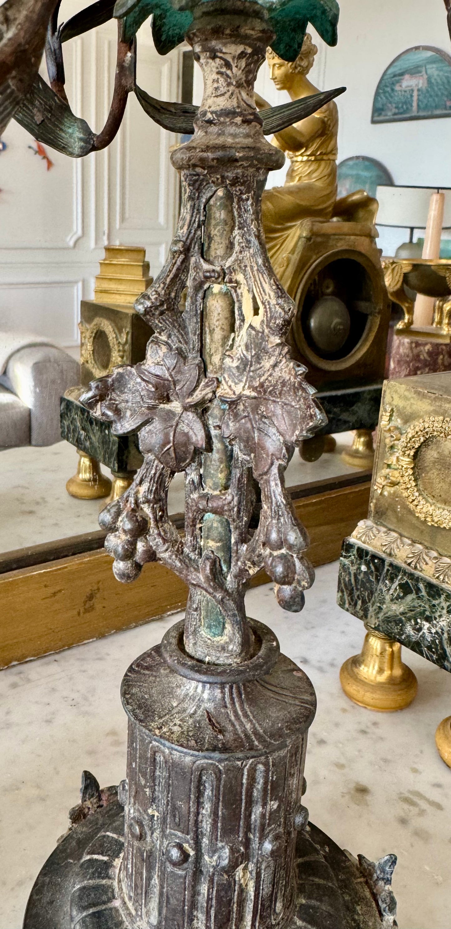 Paire ancienne de candélabres en laiton