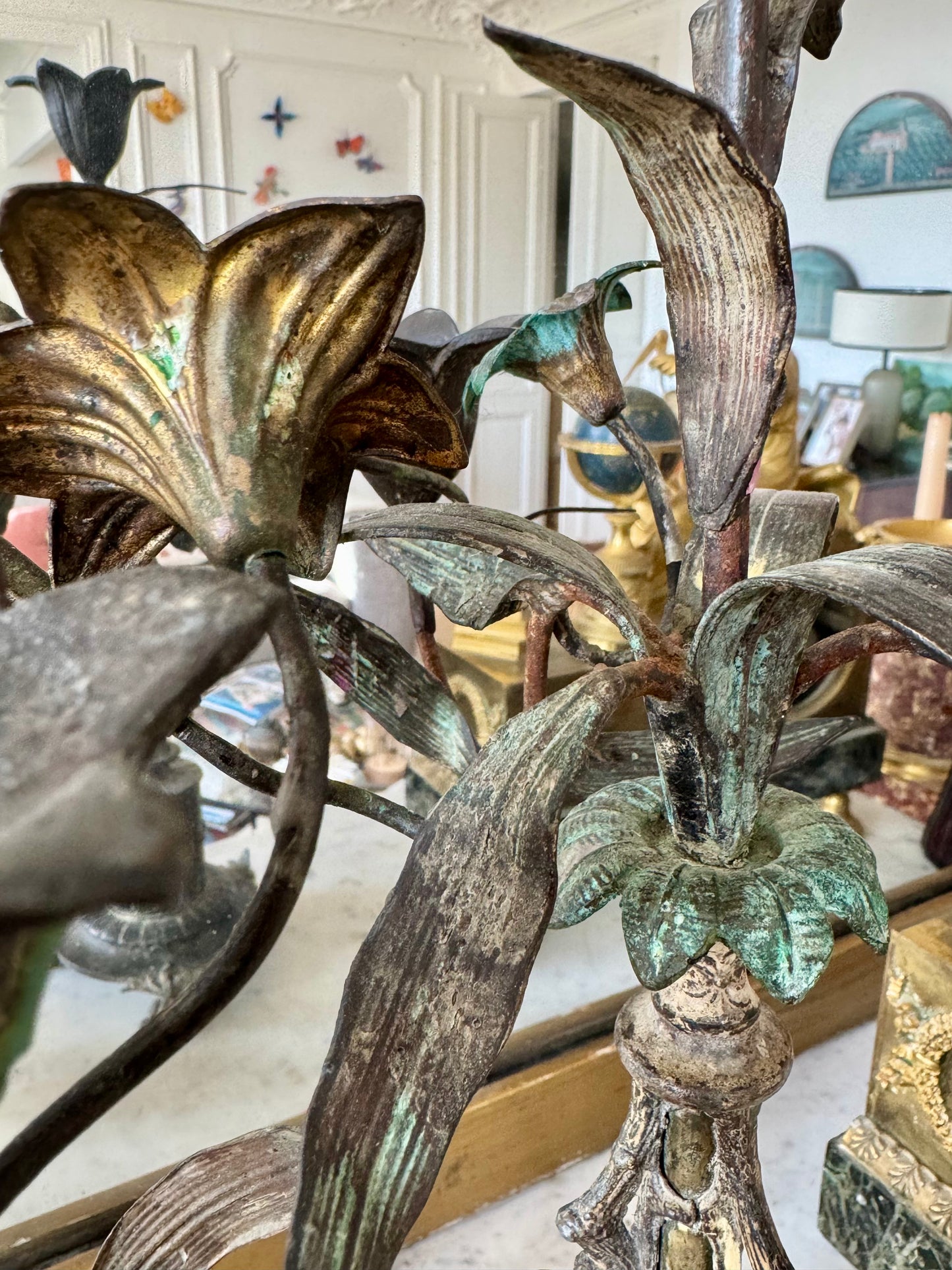 Paire ancienne de candélabres en laiton