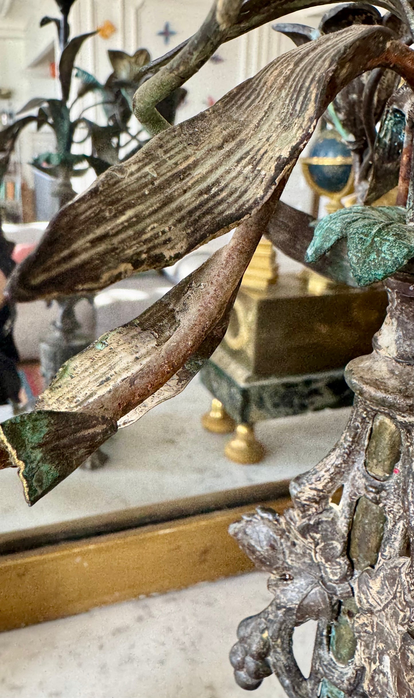 Paire ancienne de candélabres en laiton