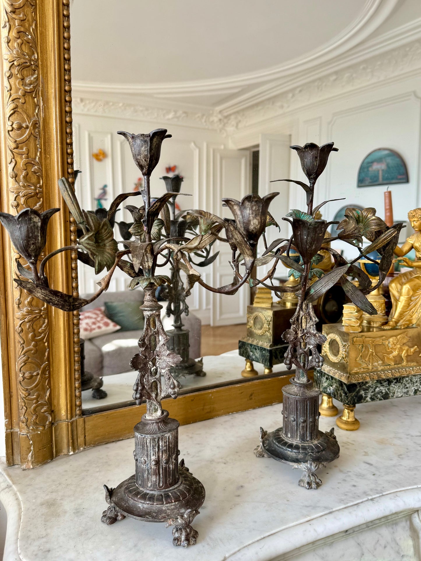 Paire ancienne de candélabres en laiton