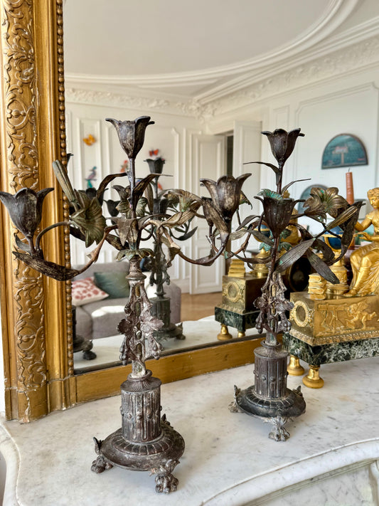 Paire ancienne de candélabres en laiton