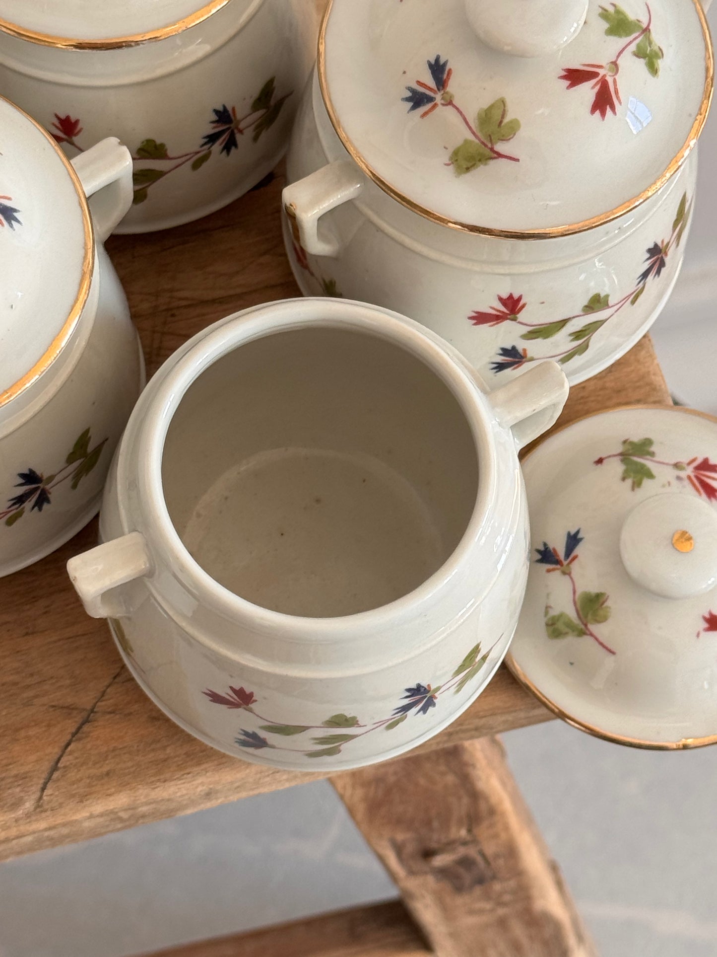 9 petits pots à crème anciens en porcelaine