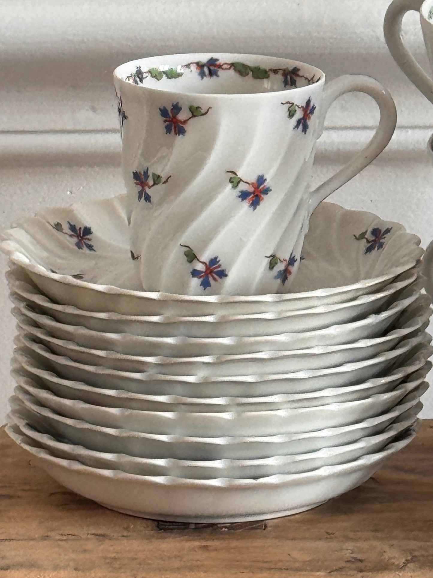 Tasses à café Haviland Limoges. Décor barbeaux, début XXè.