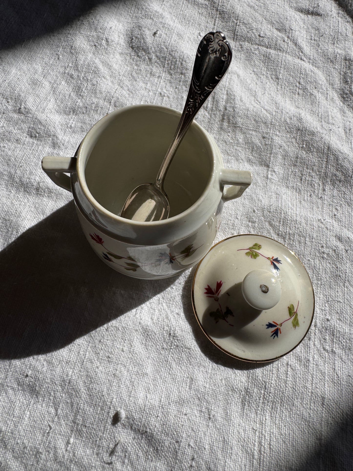 9 petits pots à crème anciens en porcelaine