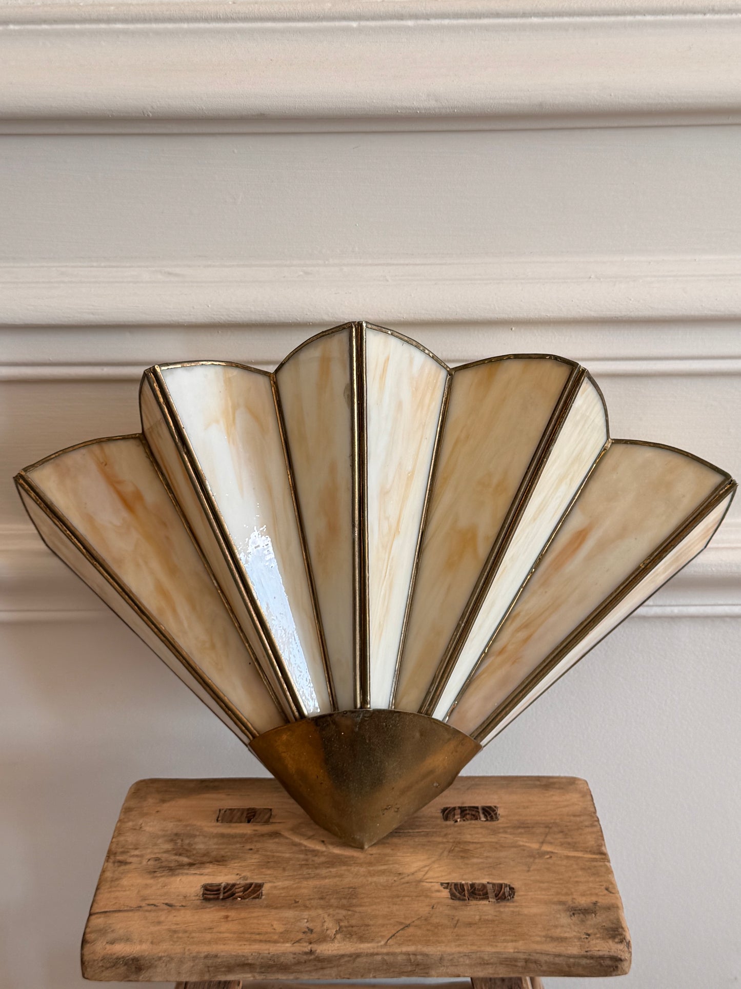 Paire d'appliques murales Art déco en laiton et verre marbré