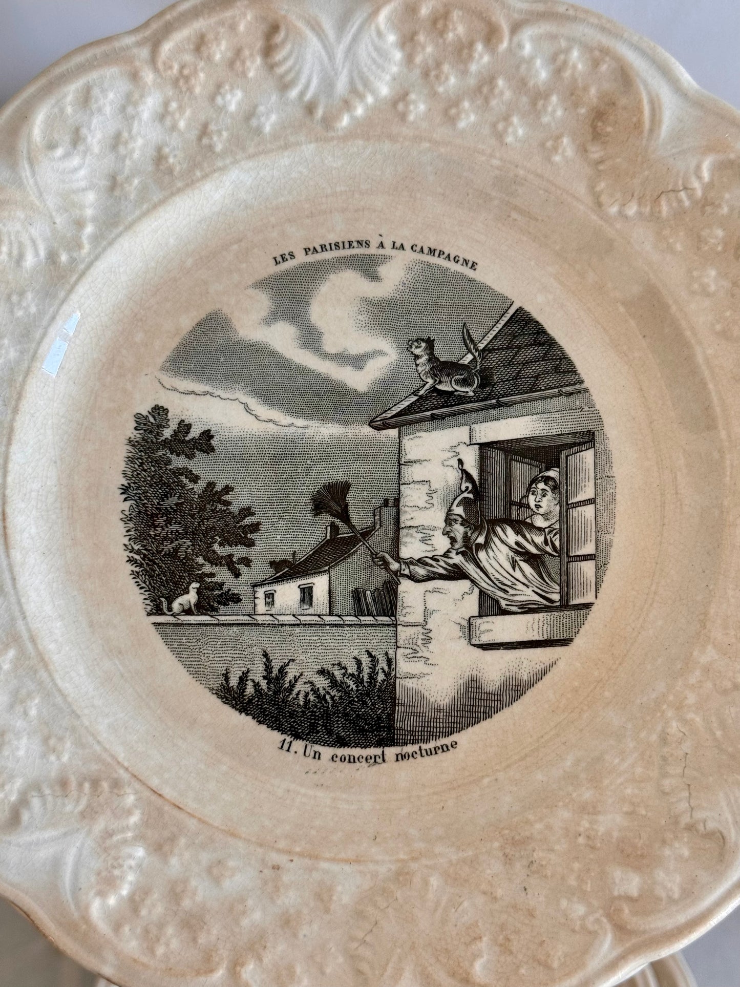 "Les parisiens à la campagne". Série de 10 assiettes en faïence de Choisy-le-Roi. Fin XIXè.