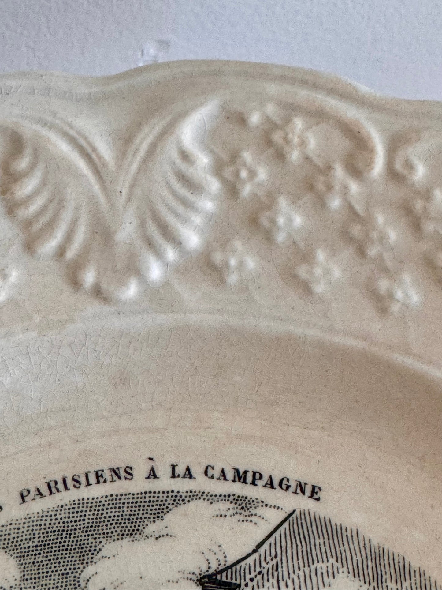 "Les parisiens à la campagne". Série de 10 assiettes en faïence de Choisy-le-Roi. Fin XIXè.